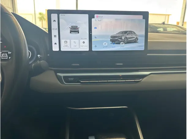 Car image 10