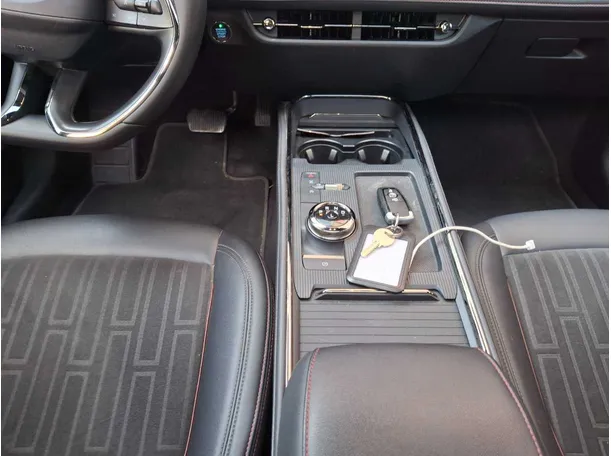 Car image 12