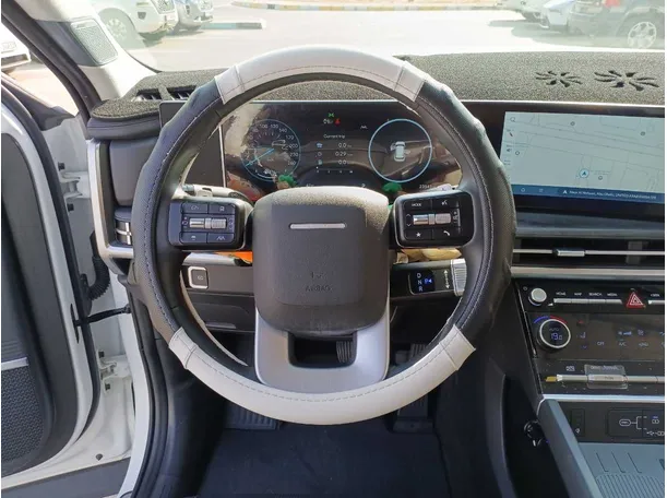Car image 18