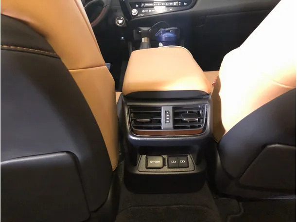 Car image 22