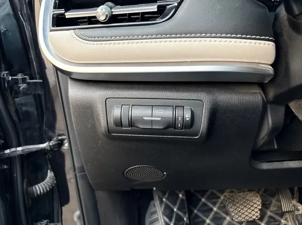 Car image 29