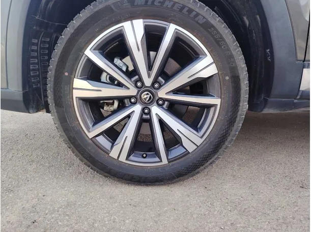 Car image 10