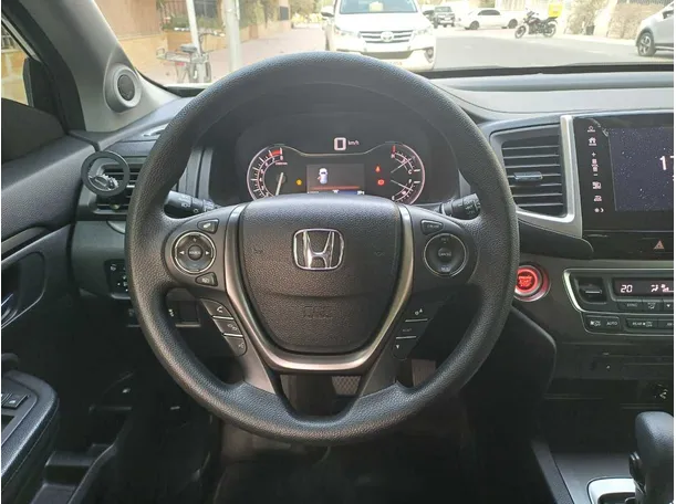 Car image 17