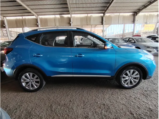 Car image 4