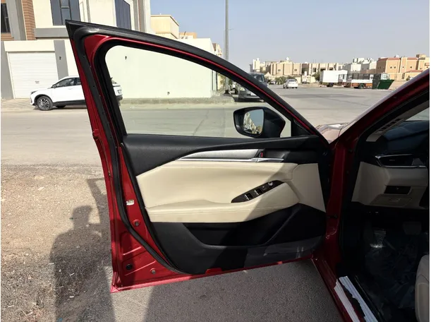 Car image 10
