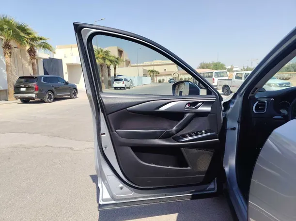 Car image 11