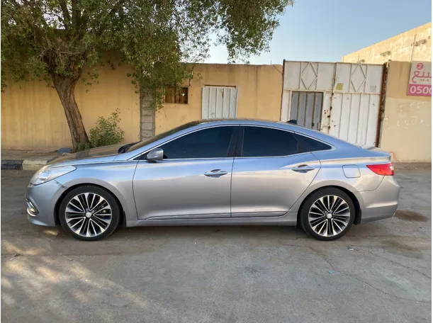 Car image 8
