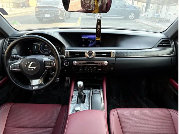 Car image 18