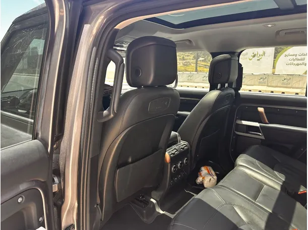 Car image 17