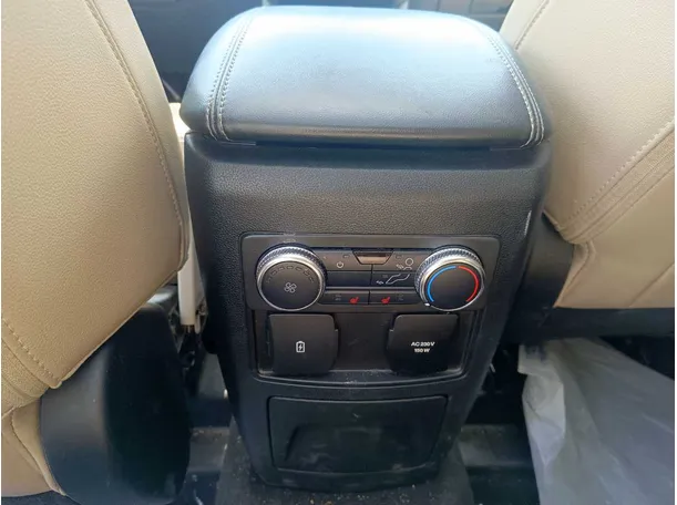 Car image 33
