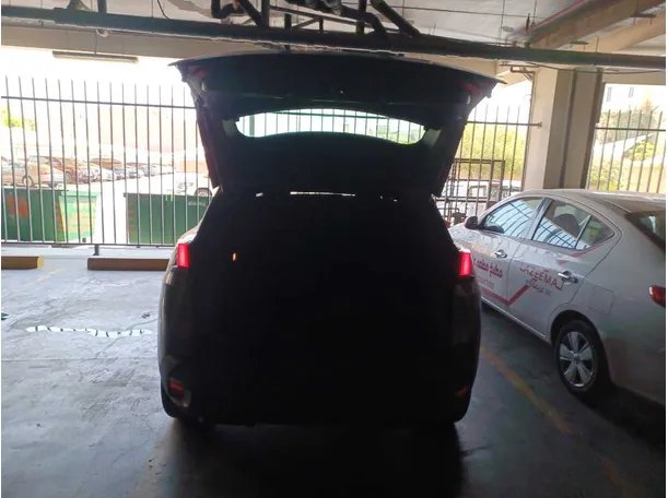 Car image 19