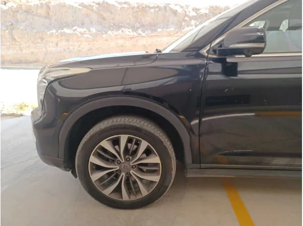 Car image 9