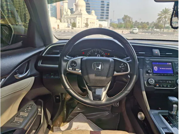 Car image 11