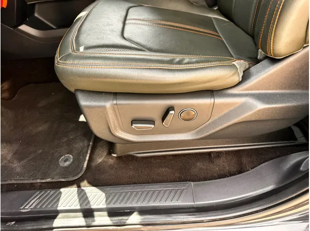 Car image 32