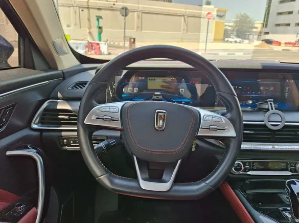 Car image 14