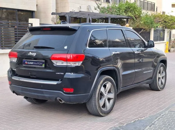 Car image 7