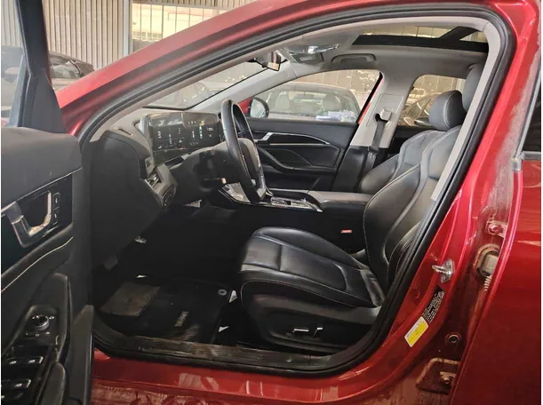 Car image 13