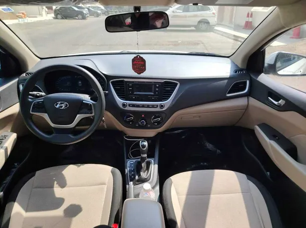 Car image 19