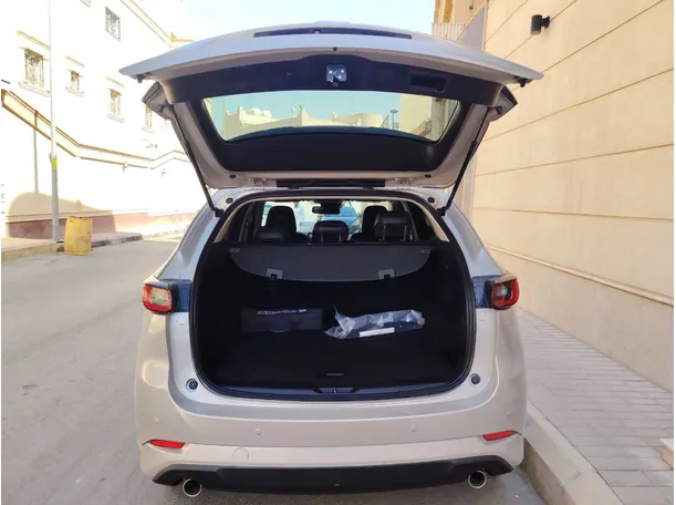 Car image 26