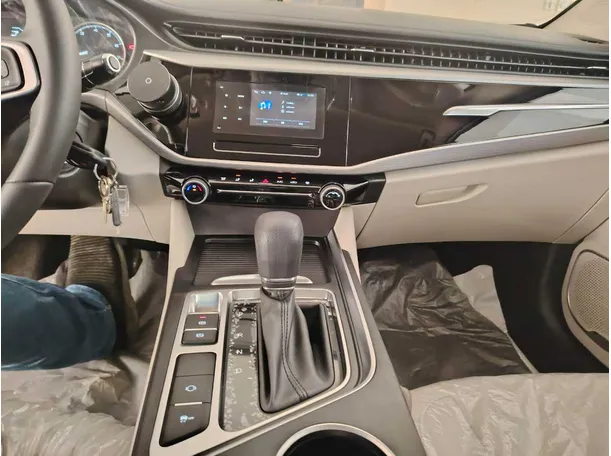 Car image 21