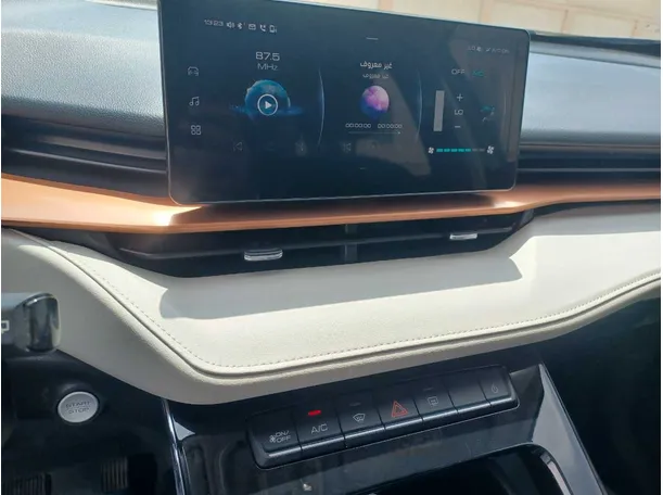 Car image 18