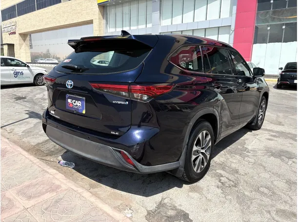 Car image 5