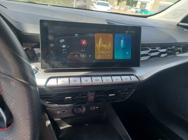 Car image 18