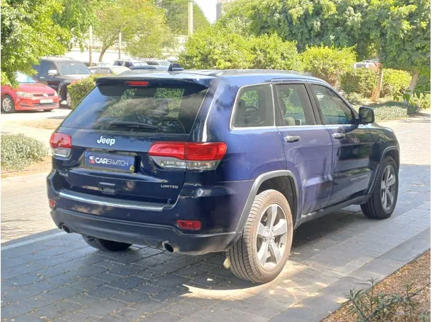 Car image 5