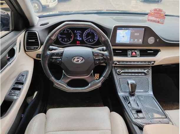 Car image 24