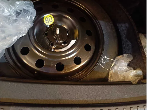 Car image 40