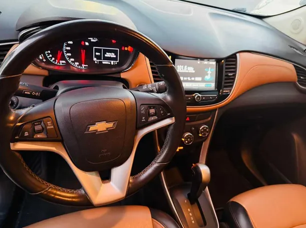 Car image 18