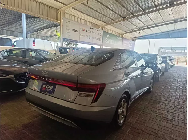 Car image 5