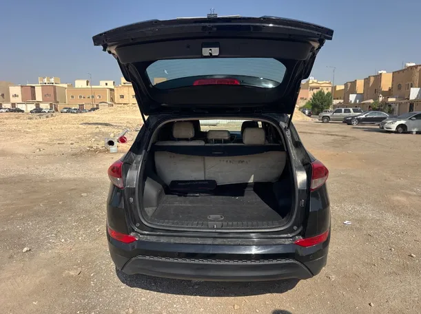 Car image 19