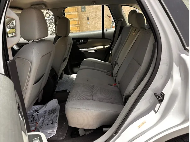 Car image 14