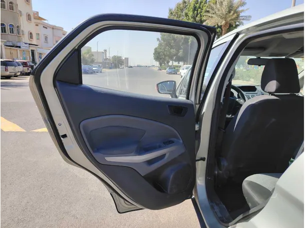 Car image 13