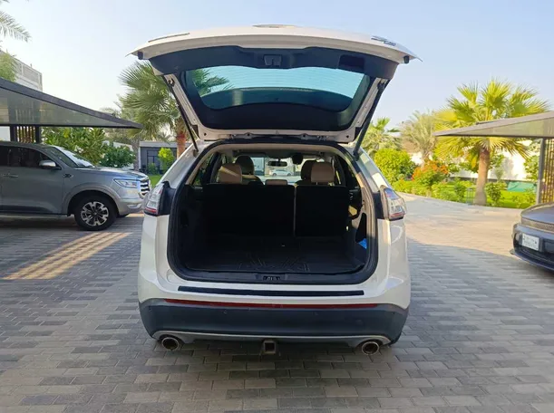 Car image 28
