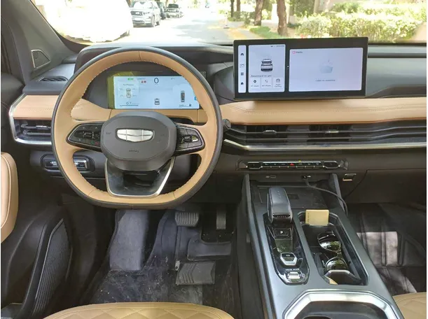 Car image 19