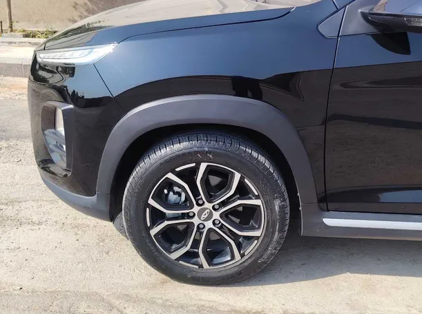 Car image 9
