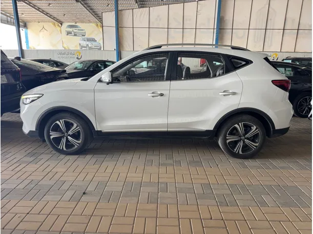 Car image 6