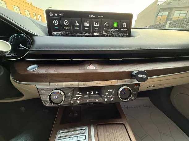 Car image 14
