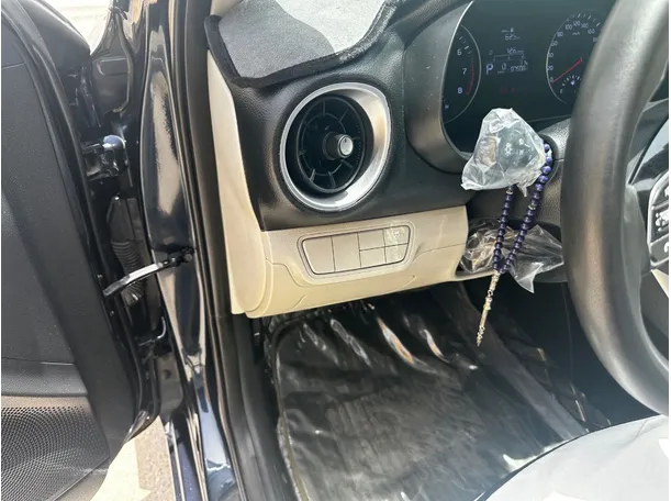 Car image 25