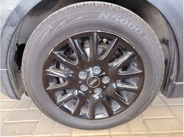 Car image 10