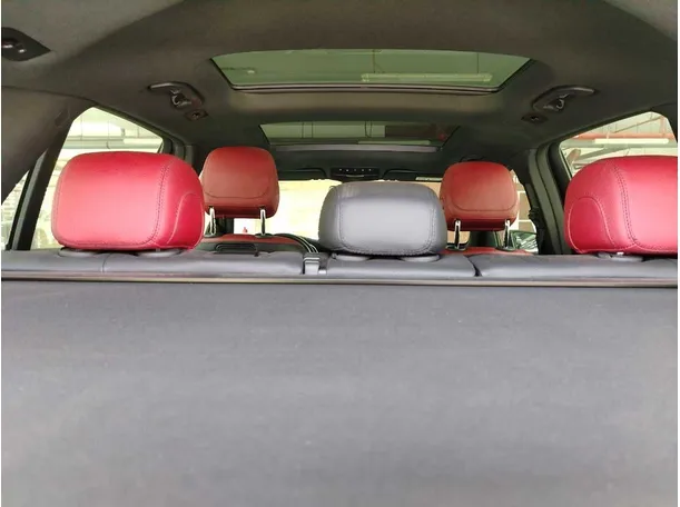 Car image 26