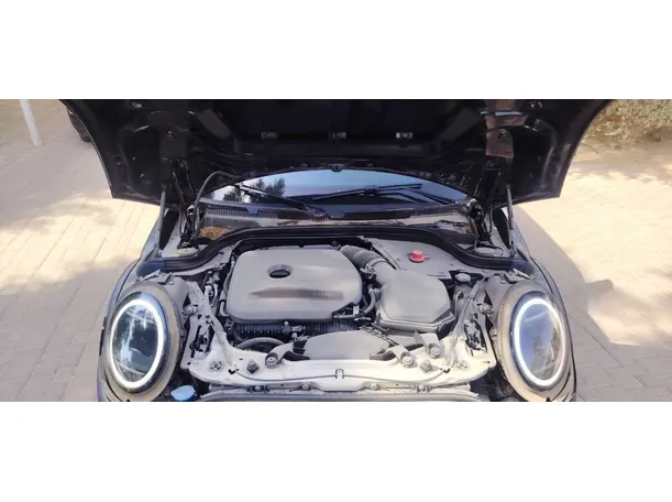 Car image 26