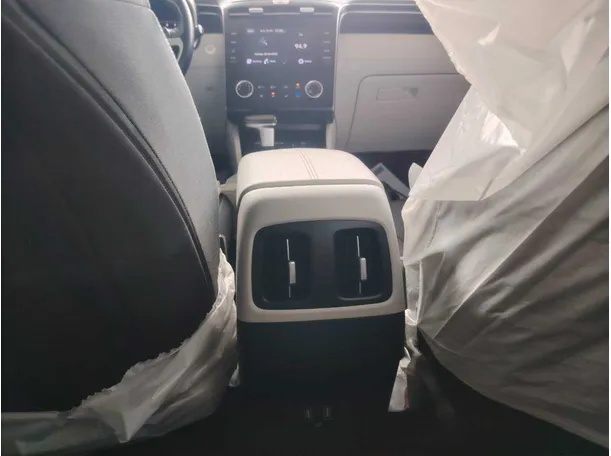 Car image 28