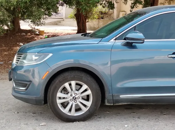 Car image 9
