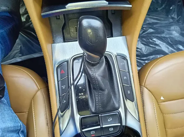 Car image 18