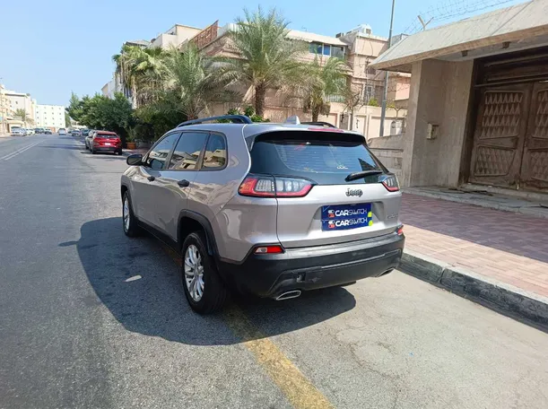 Car image 7
