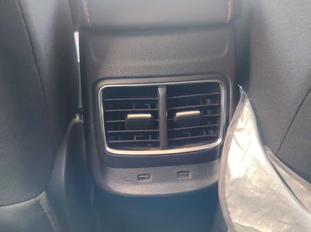 Car image 27