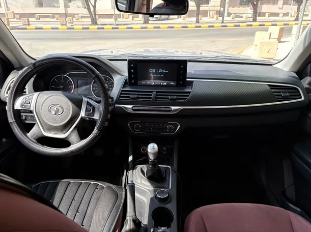 Car image 18